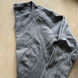 Lululemon long sleeve fitted grey top size 8. Excellent condition!